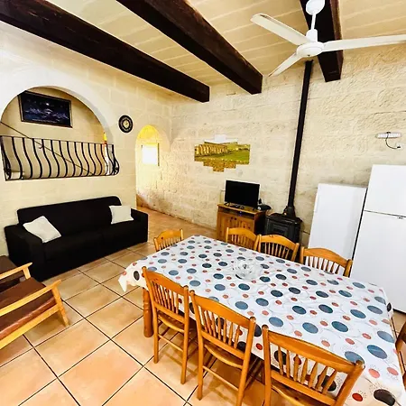4 Bedroom With Private Pool In Gozo Tatil Evi