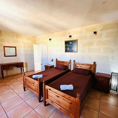 4 Bedroom With Private Pool In Gozo Dom wakacyjny Xagħra