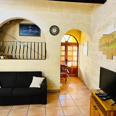 4 Bedroom With Private Pool In Gozo Hébergement de vacances *