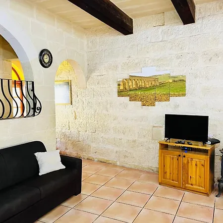 4 Bedroom With Private Pool In Gozo Dom wakacyjny *